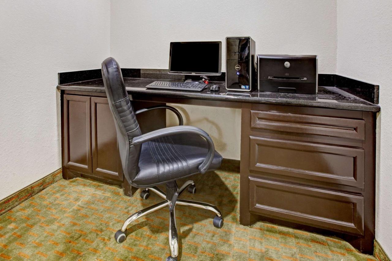 Super 8 By Wyndham Laporte La Porte Esterno foto