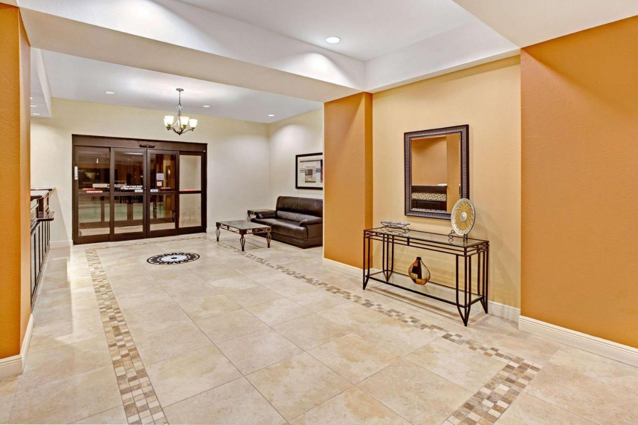 Super 8 By Wyndham Laporte La Porte Esterno foto